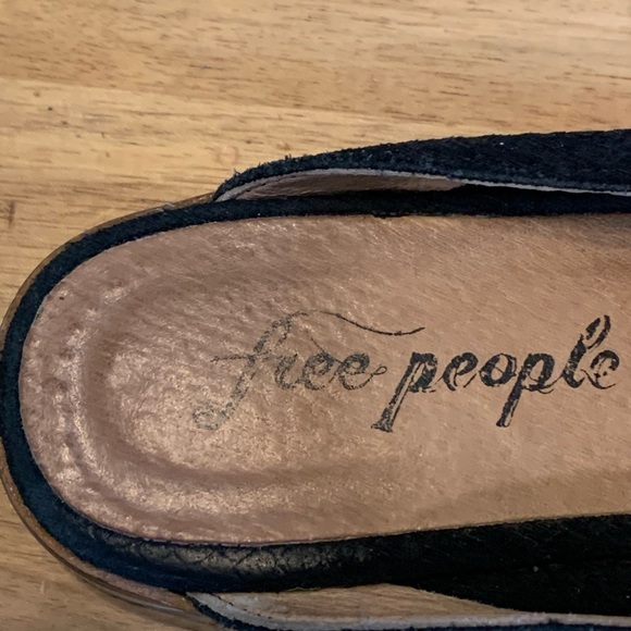 Free People Women’s Shoes Color: Black, Size 8 - Picture 3 of 7